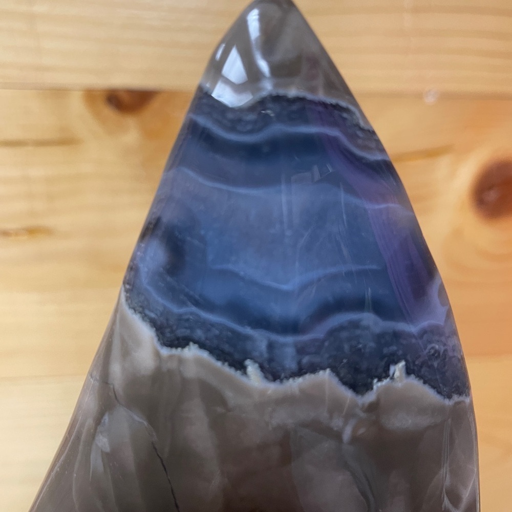 Elegant Blue and Gray Agate Sculpture - Picture 6 of 8